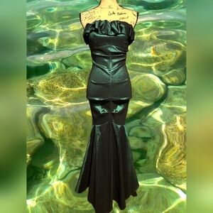 Jump Apparel By Wendye Chailin Metallic Green Strapless Gown